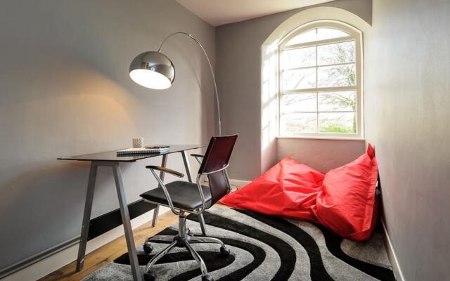 Beautiful Mansion in Botwnnog With a Private Garden