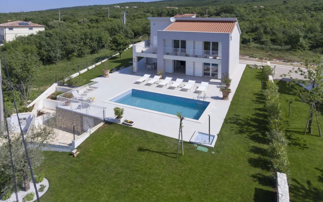 Peaceful Villa in Stanisovi With sea View