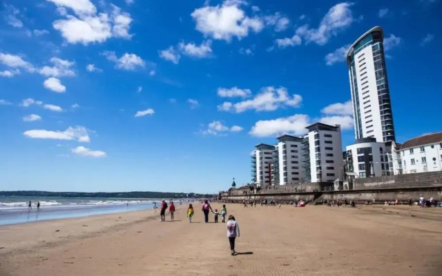 Sea Breeze Retreat in Swansea