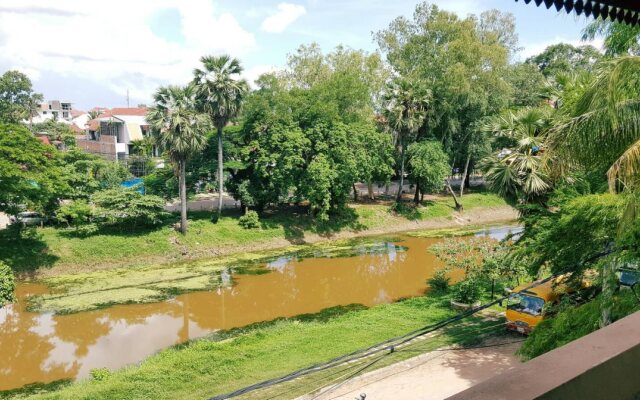 Angkor Vireak Chey Hotel