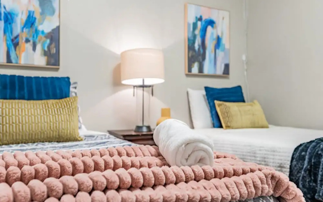 Luxury Villa - Mississauga Square One