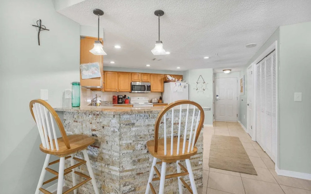 Palms 915- Premier Beachfront Condo