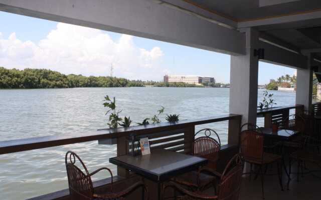 Regatta Residence Hotel