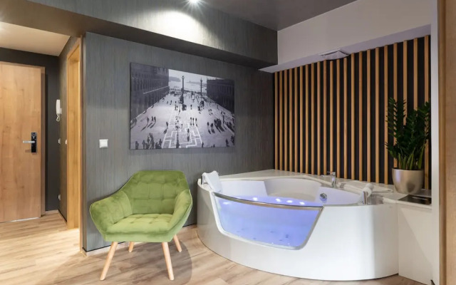 Onyx Luxury