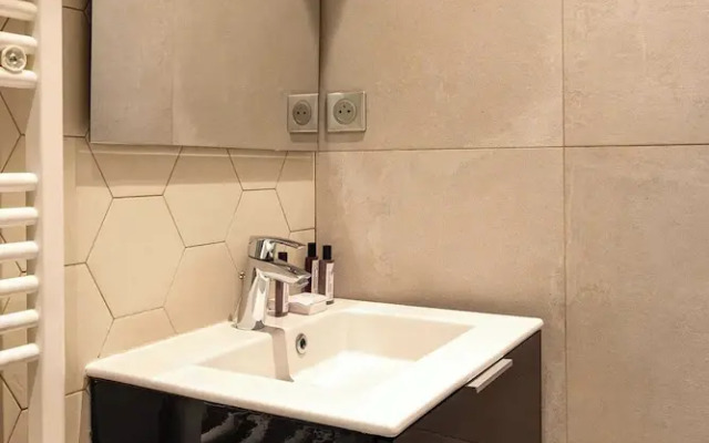 Amazing Apartment 2br/6p - Nation/voltaire