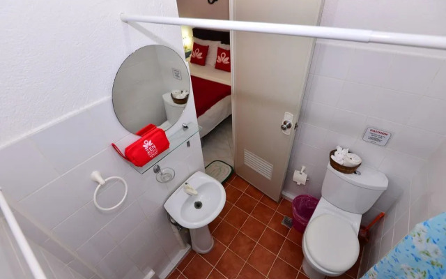 ZEN Rooms Station 3 Angol Road