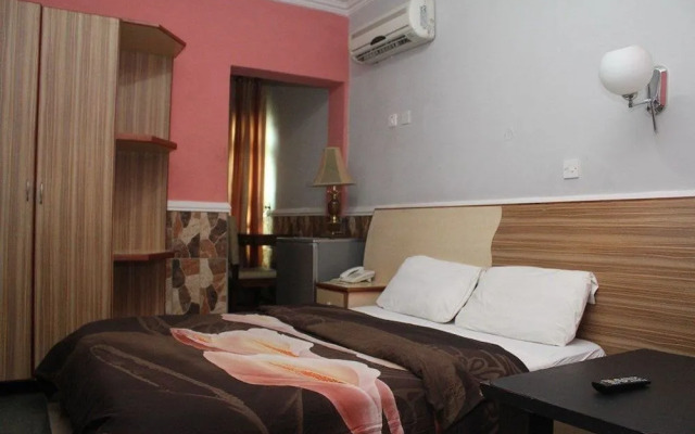 Vicmike Villa