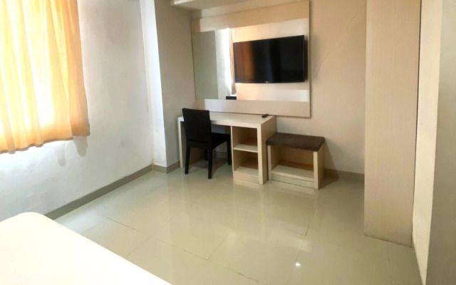 RedDoorz Plus At Grand Sayang Park Hotel Makassar