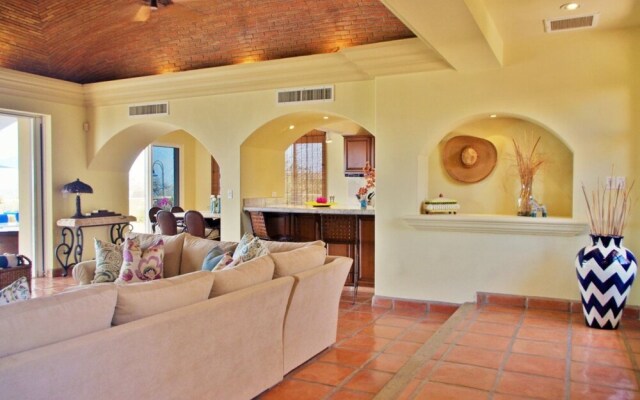 Casa Stamm, Hacienda-style Home Perfect for Families at Special Discounted Rate!