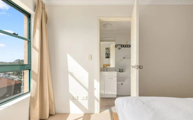 Spacious 3-bed With Alfresco Dining by Amenities – Guest Rooms – Sydney