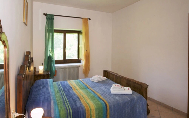 Vintage Cottage in Roccamorice with Garden