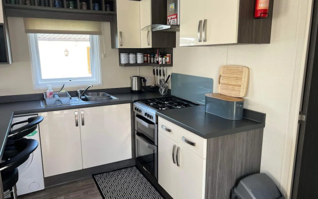 Inviting Luxury 2-bedroom Caravan in Hunstanton