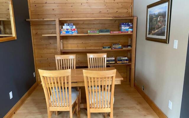 Gudjonson Getaway - 2 bed 2 bath Cabin