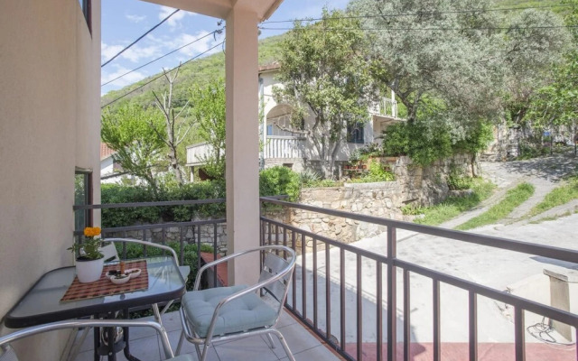 Sleek Studio Flat With Balcony Near Beach in Tivat