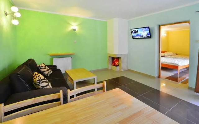 Spacious Holiday Home With Private Garden