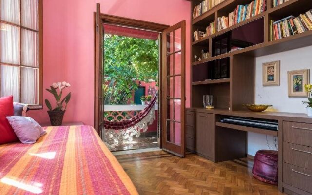 Casa Vermelha Hostel