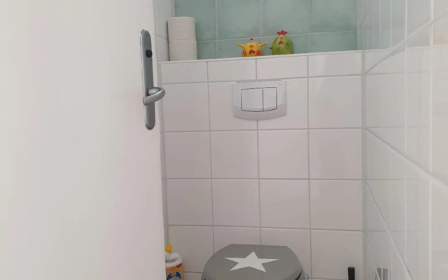 Sunny and spacious apartment near city centre