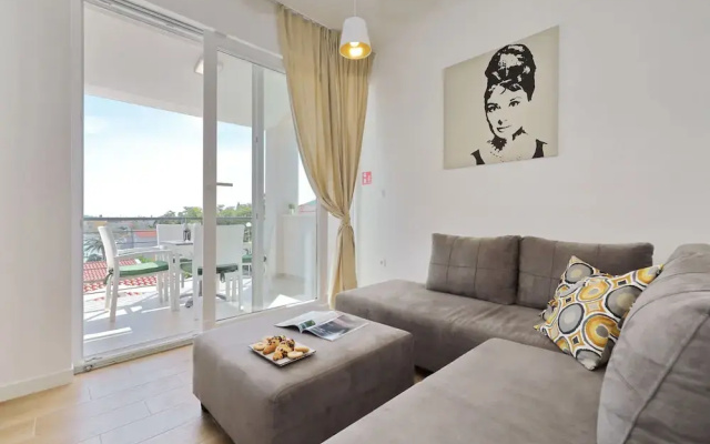 Apartment on Ugljan With Pool & Sandy Beach
