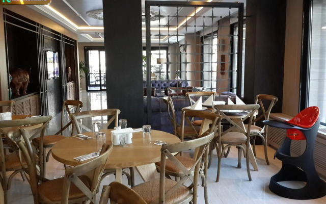 K Suites Hotel