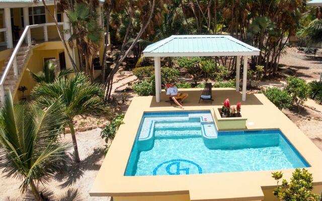 Lucky Duck Villa - Private Beach Escape