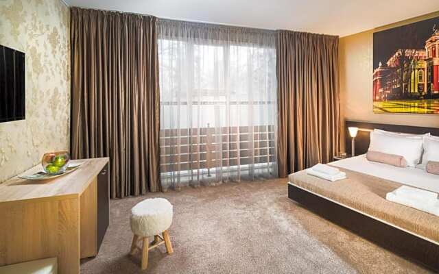 Central Point Boutique Hotel