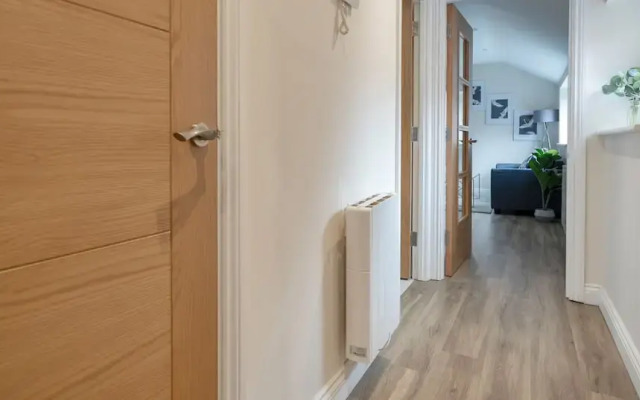 London Street Apt By REDWOOD STAYS