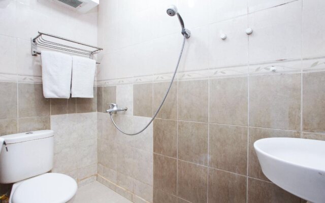 OYO 164 Ang's Residence