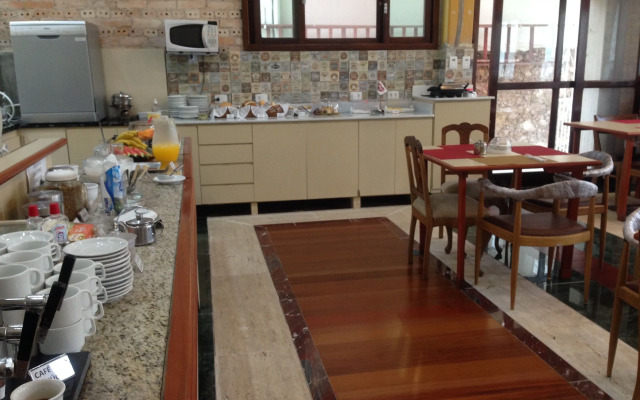 Central Palace Hotel