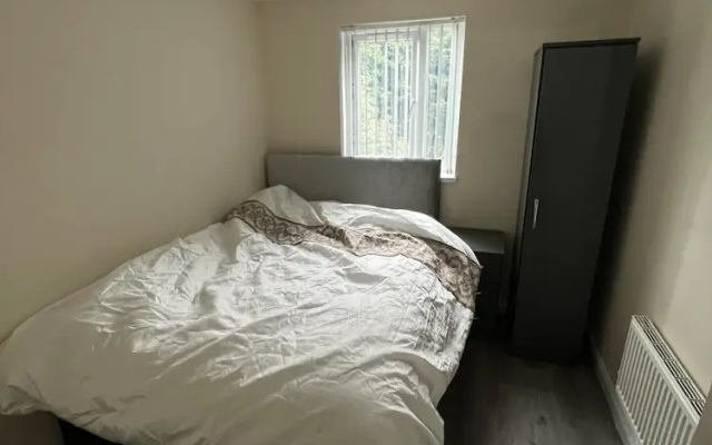 1 Private Bedroom Sharing Bathroom and Kitchen