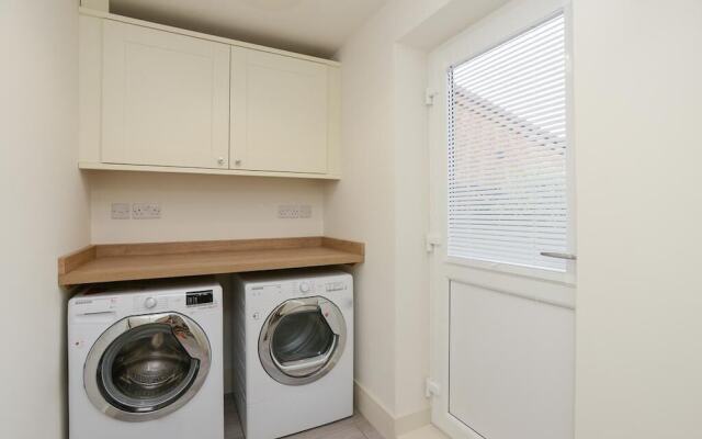 Wollaton House - Fabulous 5 bed house Nottingham