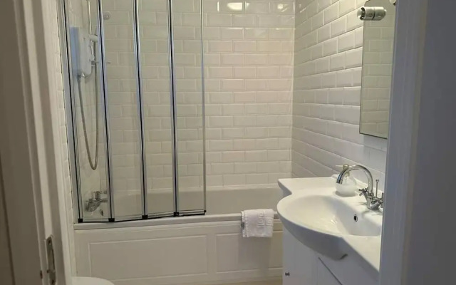 Beautiful 3-bed Apartment in Swansea