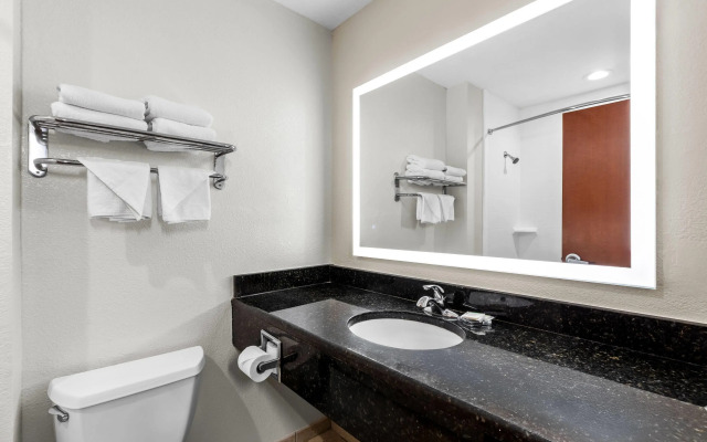 Days Inn & Suites by Wyndham Lakeland