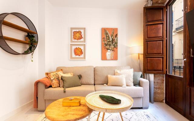 Stunning one-bedroom apartment near the Cathedral. Zacatin 201