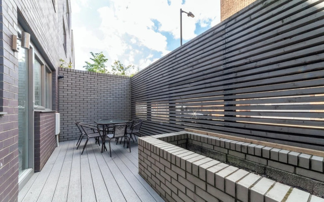 Stunning 5 Bedroom Retreat London