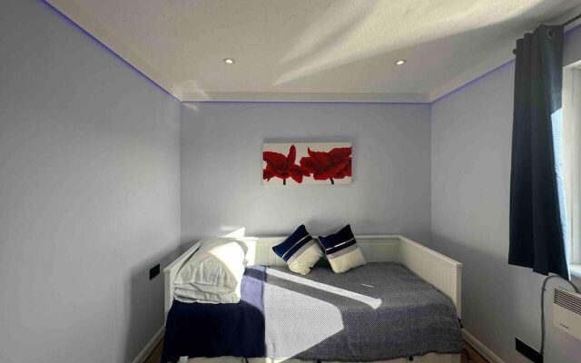 Remarkable 2-bed House in Northolt