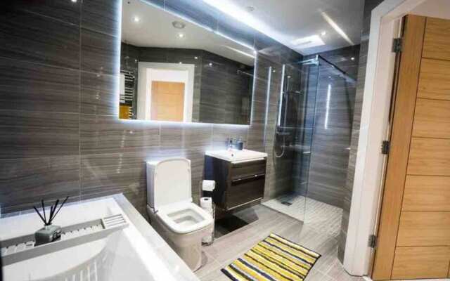 No2 Sandy Bay , Luxury Beachfront Apartment