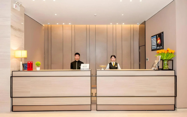 Home Inn Plus Wuhan Xiaopinmao Xudong Metro Station