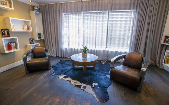 Lincoln Arms Suites