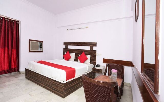 OYO 11858 Hotel Shiv Murti Grand