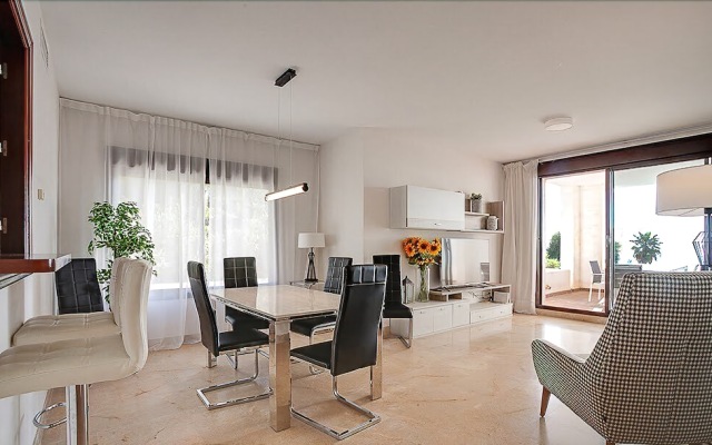 3 bedroom apartment garden and sea view