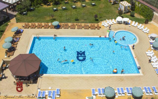 Grand Mir Hotel