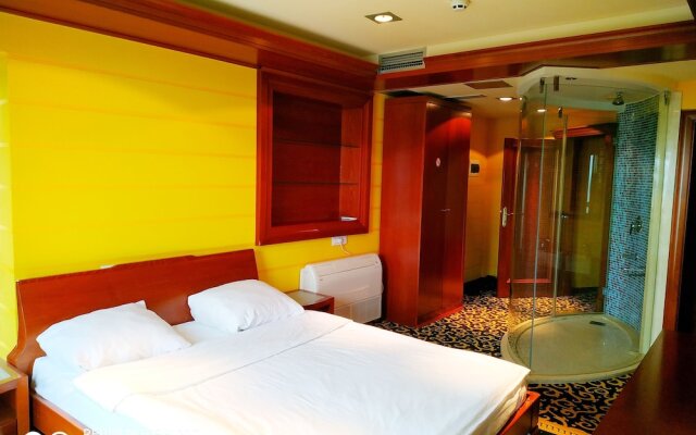 Ally Hotel