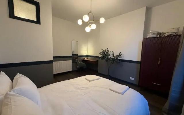 Luxury 2 5 Bedroom Flat in Southsea