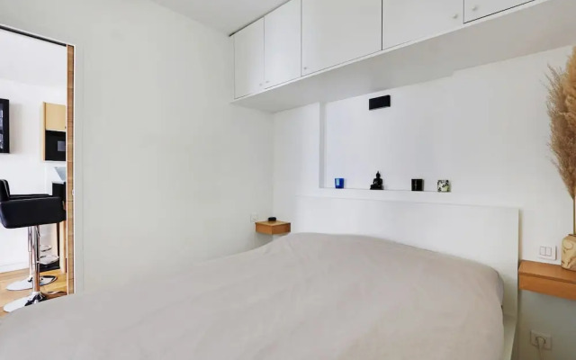 Modern Brunel Classic 1 Bed Apt With Balcony in Paris