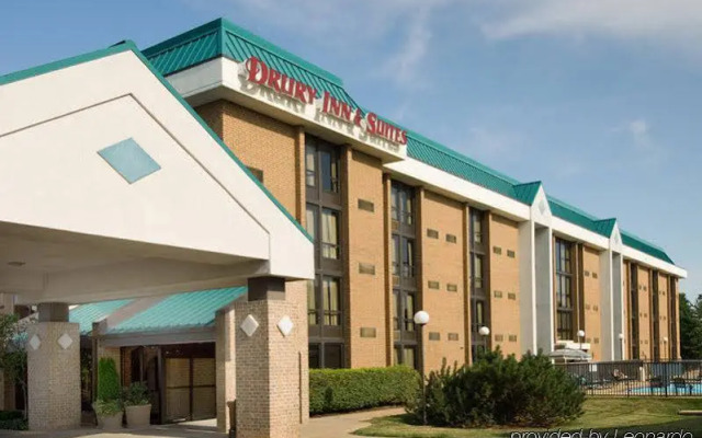 SureStay Plus Hotel by Best Western St. Louis Westport