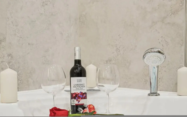 Ganneron in Paris With 1 Bedrooms and 1 Bathrooms