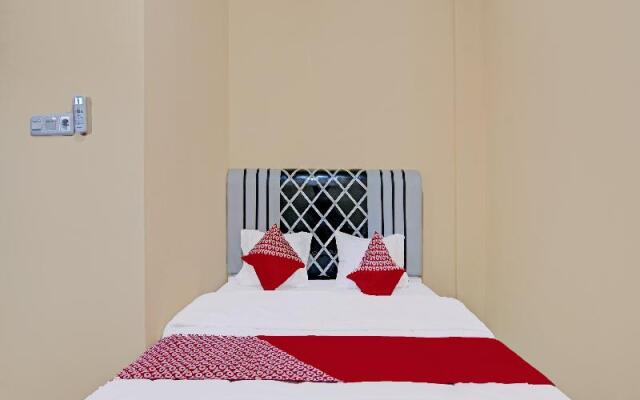 Oyo 91835 Djasur Kost