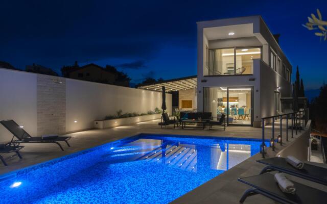 Bondi in Supetar with 4 bedrooms and 4 bathrooms