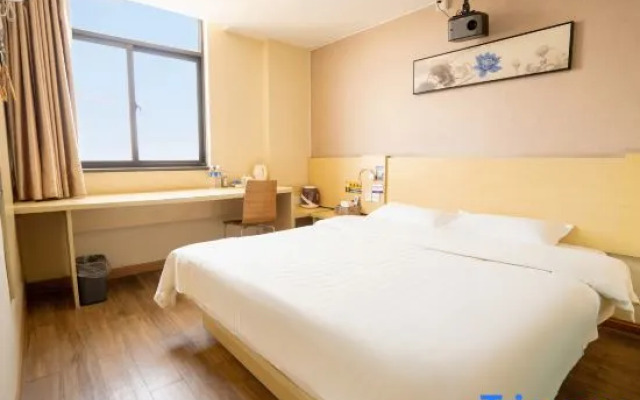 Strolling through the Cloud Hotel (Lihao Caizhi Plaza Branch)