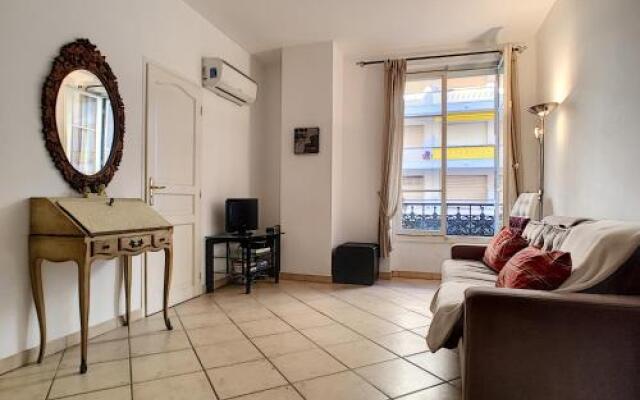 Nestor&Jeeves - SEA AND SUN - Central - By sea - Pedestrian zone